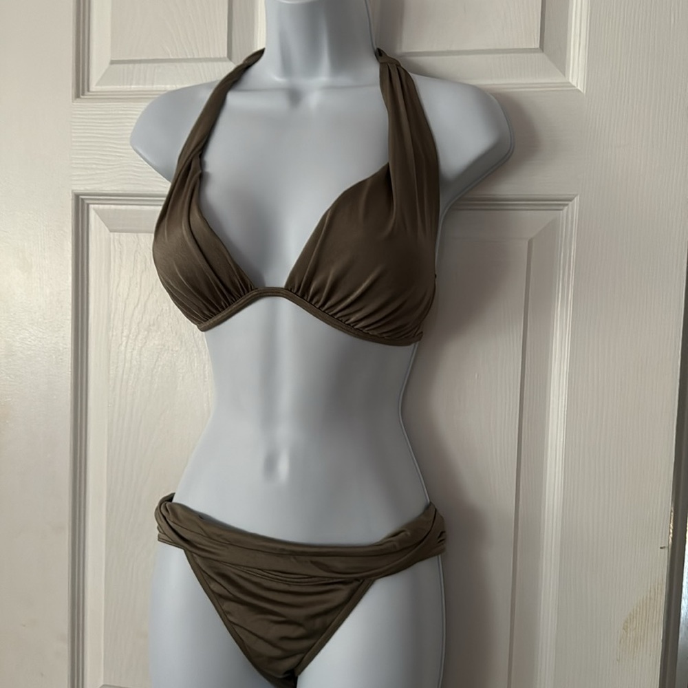 Victoria’s Secret bikini - Picture 2 of 5